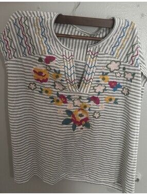 And The Why Womens M Boho Embroidered Striped Top Gray White Split V Neck Blouse